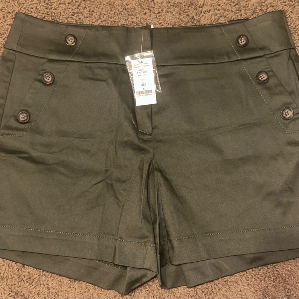 Olive green size 6 women’s White House Black Market shorts.